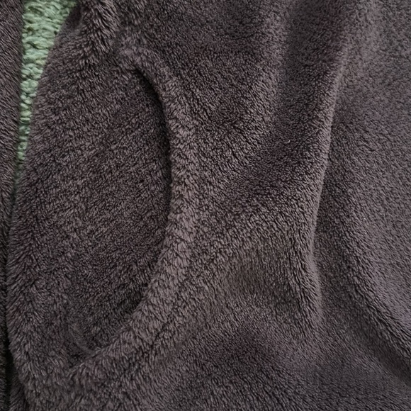 Purple Patagonia pullover - Picture 5 of 9